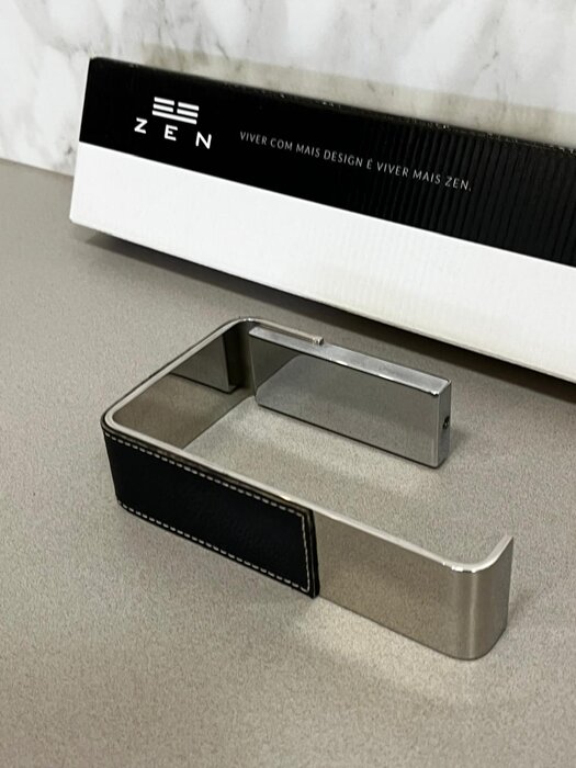 Papeleira Soul Zen Design Cromado com Couro