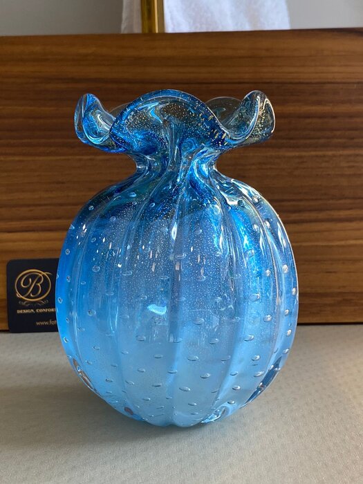 Vaso De Decoração em Murano Linha Trouxinha Azul Claro c/ pó de Ouro - Muranos Gileno