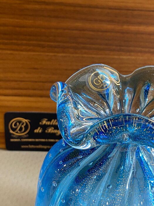 Vaso De Decoração em Murano Linha Trouxinha Azul Claro c/ pó de Ouro - Muranos Gileno