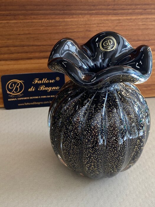 Vaso De Decoração em Murano Linha Trouxinha Black c/ pó de Ouro - Muranos Gileno