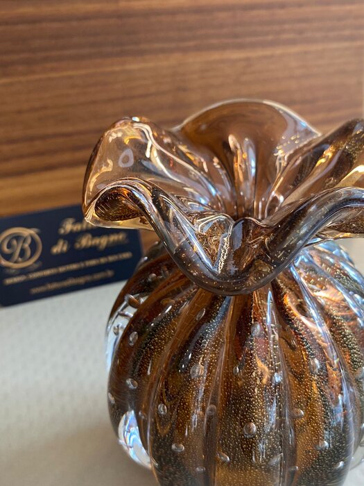 Vaso de Decoração em Murano Linha Trouxinha Marrom c/ pó de Ouro- Muranos Gileno