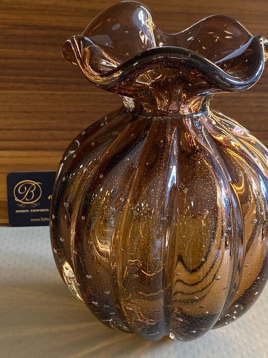 Vaso de Decoração em Murano Linha Trouxinha Marrom c/ pó de Ouro- Muranos Gileno